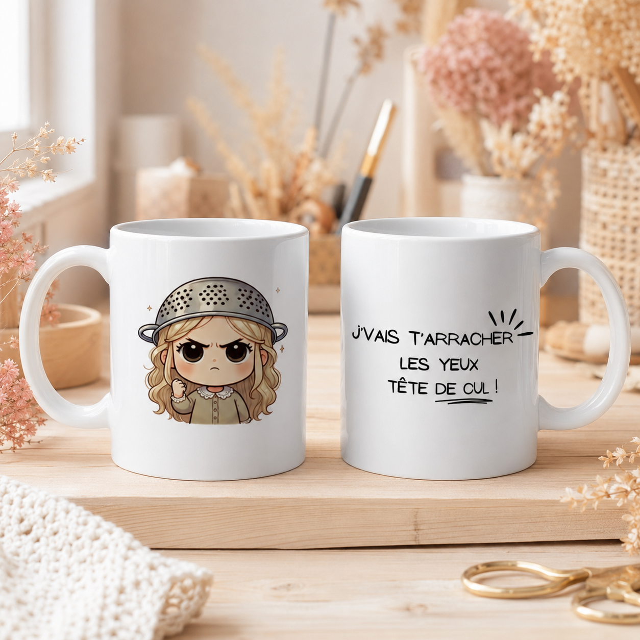 Deux vues du mug best-seller Créatty avec la petite fille et sa phrase humoristique
